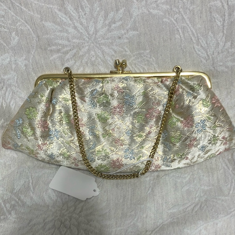Elegant Vintage Floral Clutch with Gold Chain